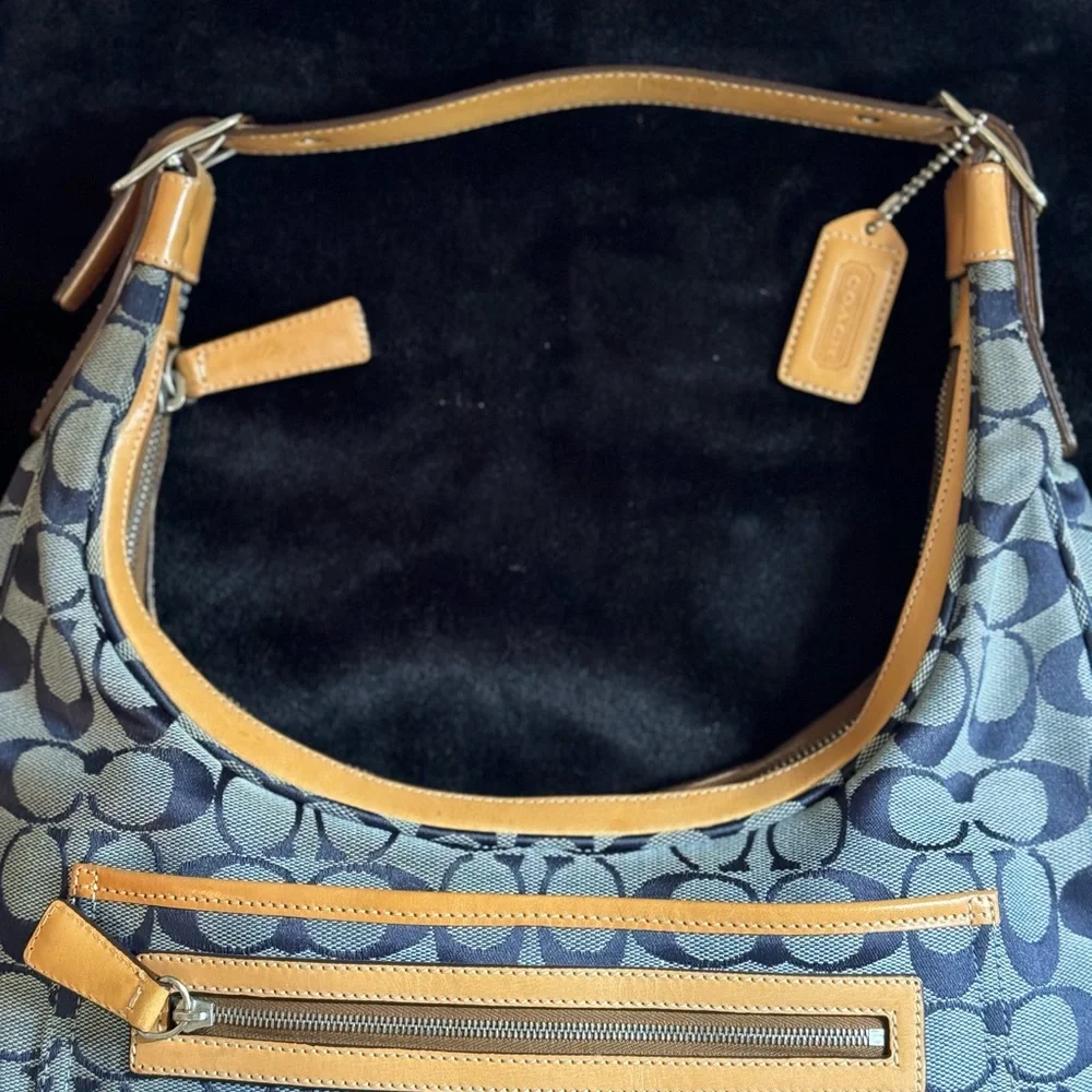 Signature C Coach Hobo - Picture 5 of 6